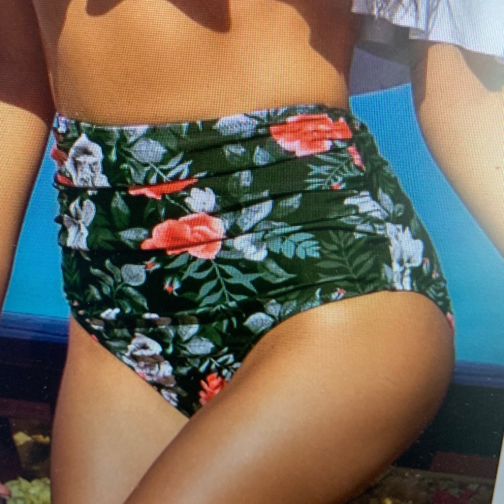High waist bottoms, ruching, brand new